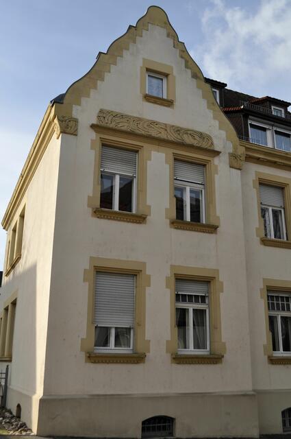 Einer der Seitenrisalite mit dem geschweiften Giebel. | Foto: Daniela Somers