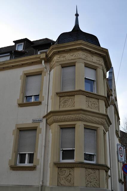 Und einem polygonalen Eckturm mit Welscher Haube. | Foto: Daniela Somers