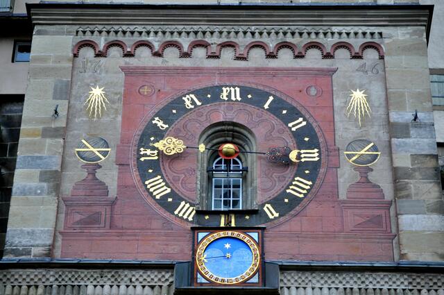 Die astronomische Uhr der Kirche | Foto: Daniela Somers