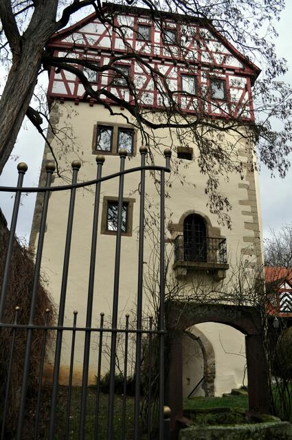 Die Tore sind weit geöffnet und so habe ich mich getraut einen kurzen Weg in den Innenhof zu machen. | Foto: Daniela Somers