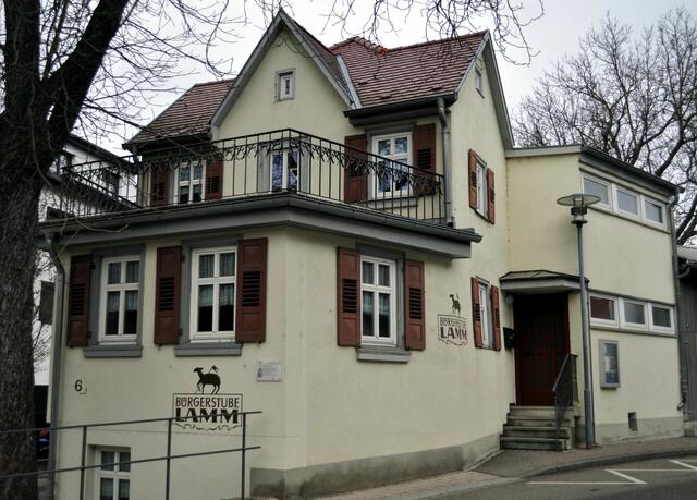 Die älteste erhaltene Gaststätte im Ort – das ,,LAMM“. Das 1813 errichtete Gebäude wurde über die Jahre mehrfach umgebaut. Heute ist es die Bürgerstube des Ortes. | Foto: Daniela Somers
