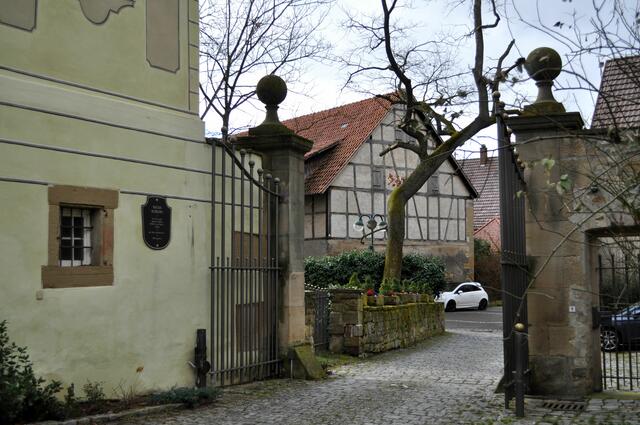 Das Tor am Eingang. Und ich mach mich wieder auf den Weg. | Foto: Daniela Somers