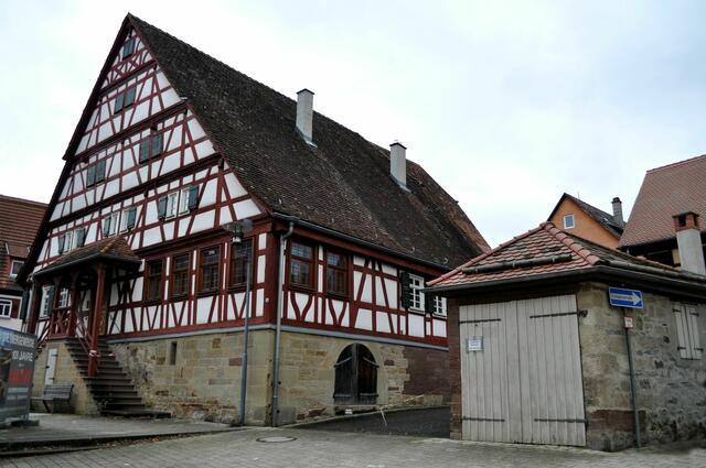 Neben dem Hengelhaus steht noch dieses alte Backhaus. Heutzutage wird es als Garage genutzt. | Foto: Daniela Somers