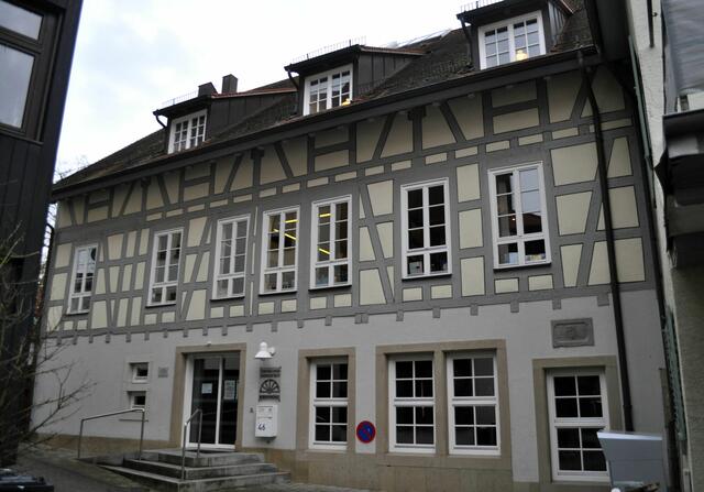 Die Bürgermühle, frühere Spitalmühle von 1764. Die Lage der Mühle ist nur damit zu erklären, dass die Bottwar früher weiter westlich floss.
Der letzte Müller  verkaufte das Anwesen 1979 an die Stadt. Heute ist es die Stadtbücherei und ein Seniorentreff. | Foto: Daniela Somers