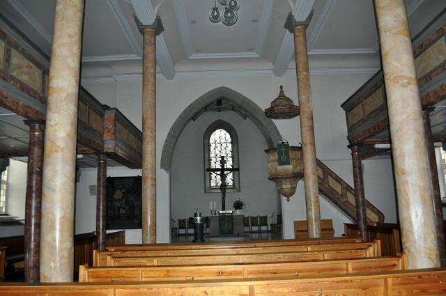 Blick in die Kirche zum Chor. | Foto: Daniela Somers