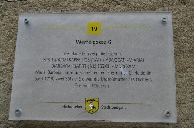 Erklärungstafel zum Haus der Urgroßmutter von Friedrich Hölderlin. Ich nehme mal an das Epitaph in der Kirche ist von dieser Familie Kapf. | Foto: Daniela Somers