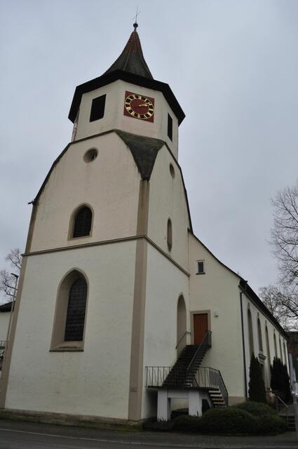 Die ev. Martinskirche. Erstmals wird die Martinskirche 1279 erwähnt. 1495 wurde sie dann umgebaut und vergrößert. Seit dem wurde sie natürlich noch etliche Male renoviert und leicht umgebaut. Und tatsächlich war sie geöffnet. | Foto: Daniela Somers