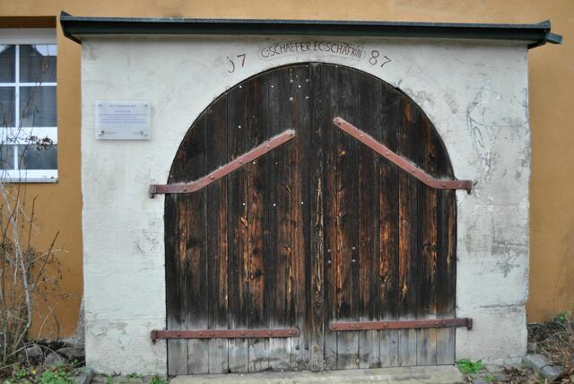 Fränkischer Hof. Wahrscheinlich ein alter Kellerzugang. | Foto: Daniela Somers