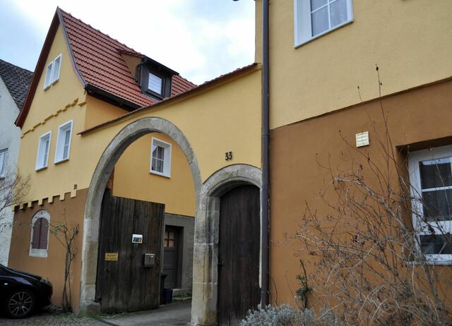 Der Fränkische Hof wurde 1609 erbaut. Bei fränkischen Hofanlagen sind die Stallungen und Wirtschaftsräume in verschiedenen Gebäuden untergebracht. Der Zugang zu Hof, Stall, Scheune und Wohnhaus führt durch einen zentralen Eingang.  | Foto: Daniela Somers