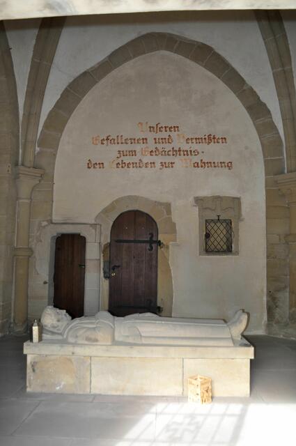Im Sockelgeschoss des Turms. Hier befindet sich das Denkmal für die Gefallenen beider Weltkriege. | Foto: Daniela Somers