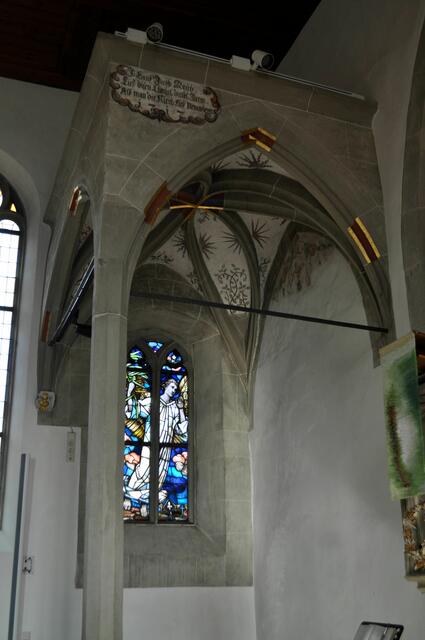Der linke Baldachin. Das Fenster mit Friedensengel ist von 1931. | Foto: Daniela Somers