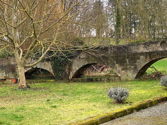 Das alte Aquädukt beim ehemaligen Pfarrhaus | Foto: Beate Bonte