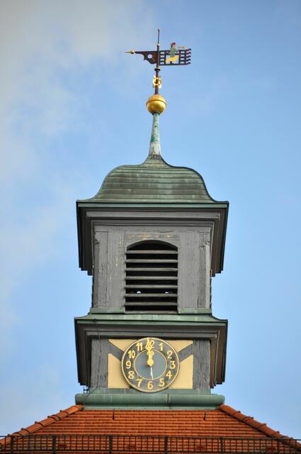 Türmchen und Uhr des Rathauses. | Foto: Daniela Somers