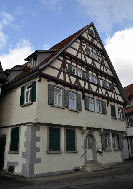 Ehemaliges Gasthaus Lamm. Der vordere Teil wurde im Jahr 1568 erbaut. Davon zeugt wohl eine steinerne Wendeltreppe im Inneren des Hauses. Der hintere Teil des Hauses ist die Jahreszahl 1772 an einem Torbogen zu lesen. | Foto: Daniela Somers