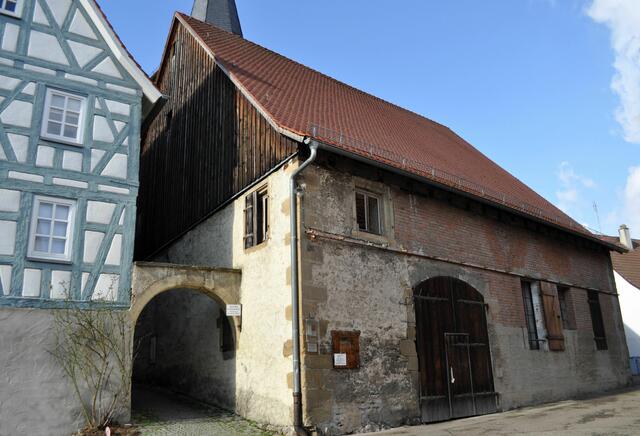 An das alte Schulhaus grenzt eine Kelter von 1577. | Foto: Daniela Somers