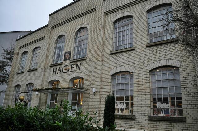 Dieses alte Fabrikgebäude passt hervorragend zu einem Kaffeehaus und hat nun eine wunderschöne Nutzung. | Foto: Daniela Somers