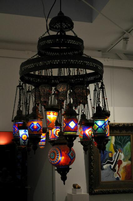 Lampe über dem Treppenaufgang | Foto: Daniela Somers