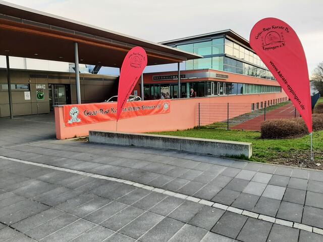 Eingang der Eppinger Hardwaldhalle | Foto: Karateverein Eppingen