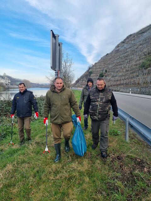 Auch auf der Gemmrigheimer Seite waren die Angler der Würmlesbader unterwegs. | Foto: Birger Romler