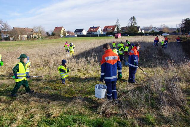 Die Jugendfeuerwehr auf der Kirchheimer Gemarkung | Foto: Birger Romler