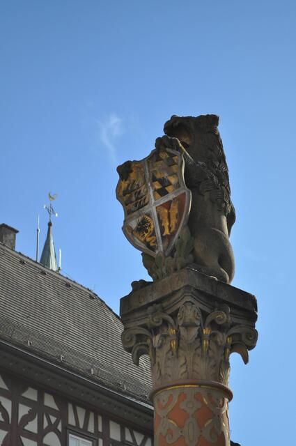 Die Brunnenfigur. Stehender Löwe mit württembergischem Wappenschild. | Foto: Daniela Somers