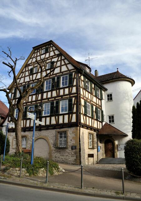 Das ehemalige Rathaus wurde 1779 als neues Pfarrhaus erworben. 1977 hat die Stadt dann das Gebäude gekauft. Heute beheimatet es die Stadtbibliothek. | Foto: Daniela Somers