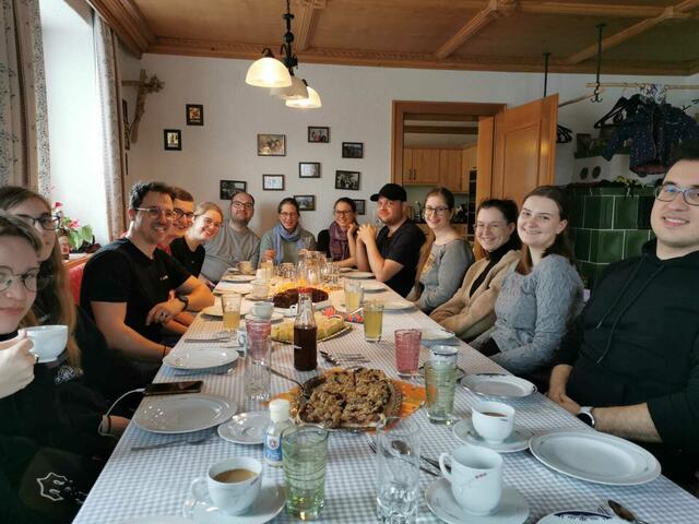 Abschluss des Tages bei Kaffee und Kuchen, bevor es wieder Richtung Marbach a.N. ging | Foto: Fototeam des Zeltlagers