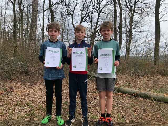 Die Zwillinge Felix und Niklas Haufe und in der Mitte Karl Rölig  | Foto: Veronica Clio Hähnle-Pohl