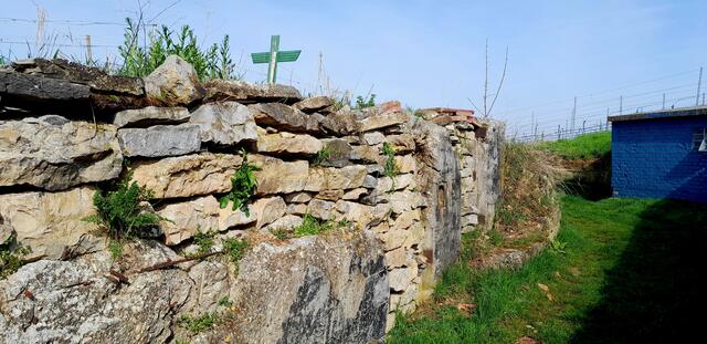 Aufgefüllter Bunker, der zeitweise begehbar war | Foto: WandernGabyErich