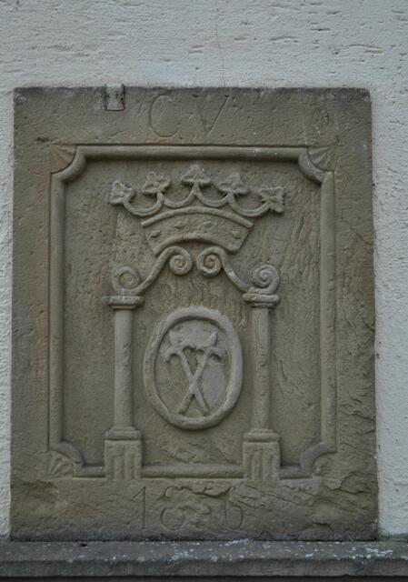 Ein weiters Venningen-Wappen aus dem 19. Jh. ist an der Außenwand zu sehen. | Foto: Daniela Somers