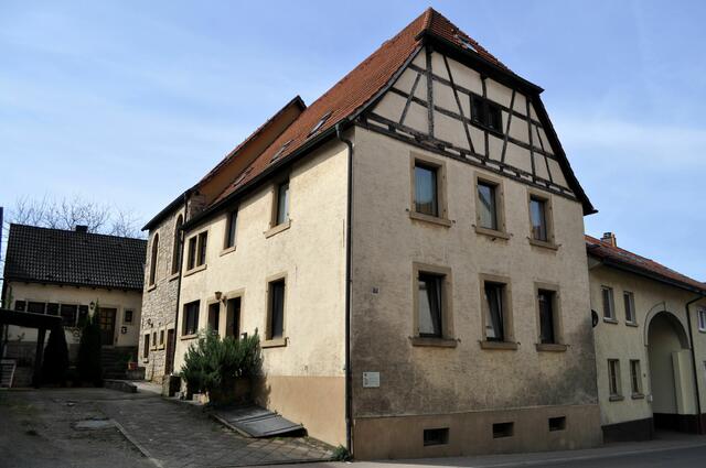 Auf den ersten Blick ein bisschen unscheinbar. Aber hier steht die alte Synagoge. | Foto: Daniela Somers