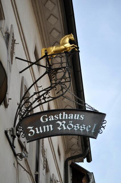 Wenn ich es richtig gesehen habe,  gibts auch dieses Gasthaus nicht mehr. Nur das Schild hat überlebt. | Foto: Daniela Somers