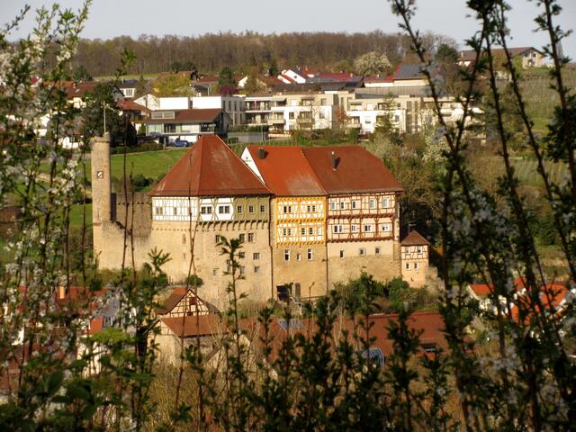 Ein herrlicher Ausblick auf die Obere Burg vom Römerweg aus | Foto: WandernGabyErich