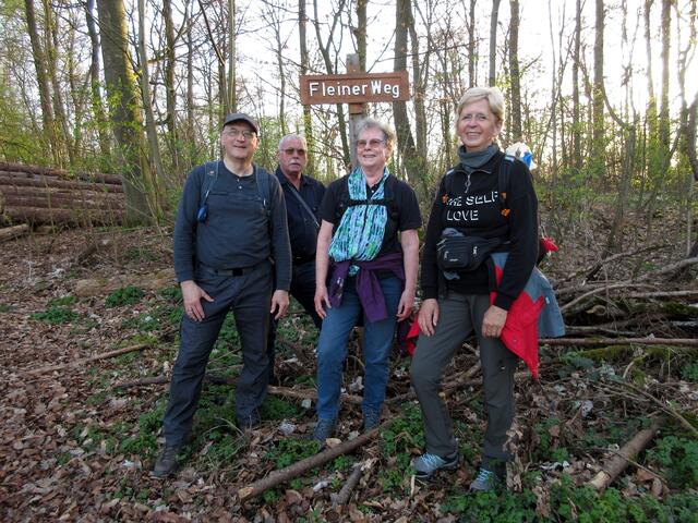 Erst kurz hinunter und auf der Fleiner Seite wieder hinauf.  | Foto: WandernGabyErich