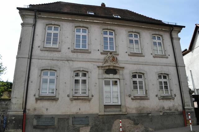 Noch ein altes Gebäude, auf dem man das Allianzwappen sehen kann. Was genau dieses Gebäude war, weiß ich allerdings nicht. Vielleicht bekommt es ja irgendwann auch eine schöne Sanierung. | Foto: Daniela Somers