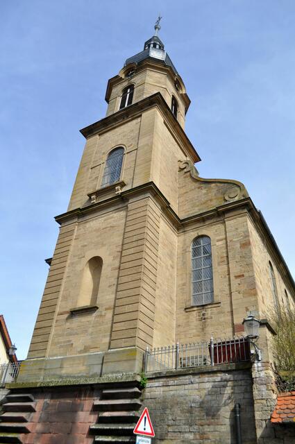 Die Kirche ist von 1792. Aber der Turm wurde erneuert und steht in seiner jetzigen Form seit 1886. | Foto: Daniela Somers