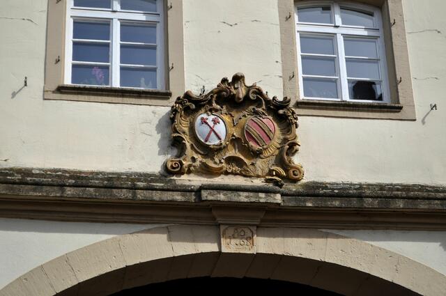 Am Wappen ist unschwer zu erkennen wer der Bauherr war. | Foto: Daniela Somers