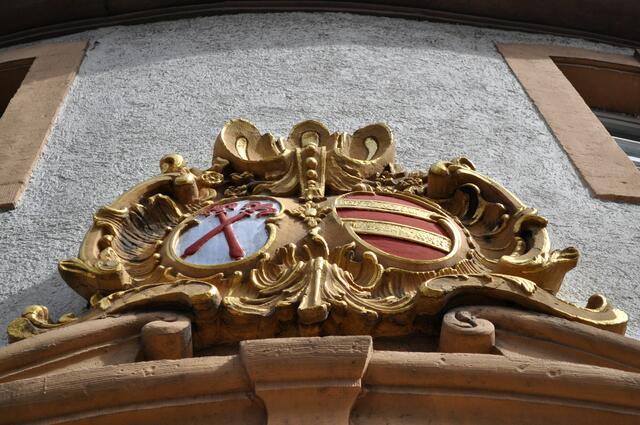 Und natürlich wurde es von den Herrn von Venningen erbaut. Auch hier schmückt das Allianzwappen das Eingangsportal. | Foto: Daniela Somers