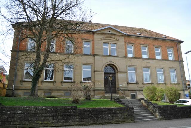 Das alte Schulhaus. Erbaut wurde es 1896 bis 1898. Es wurde bis 1965 als Schule genutzt. | Foto: Daniela Somers