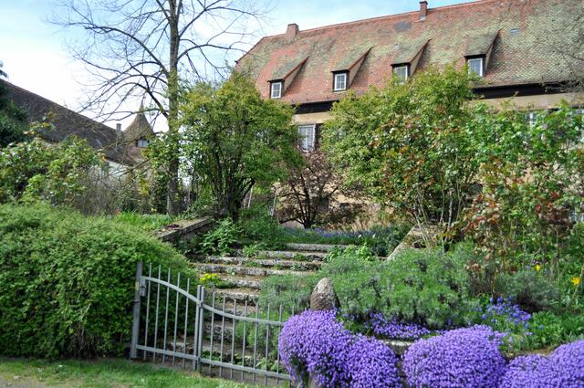 Der schöne Garten neben der Burg. | Foto: Daniela Somers