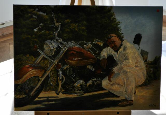 Obwohl ich mit Motorrädern nicht viel anfangen kann. Das war mein Lieblingsbild. Der Gesichtsausdruck ist so real und kommt fast wie eine Fotografie rüber. | Foto: Daniela Somers