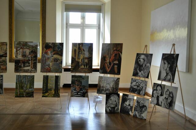 Die Gemälde des Künstlers Uwe Walter aus Untergruppenbach.  | Foto: Daniela Somers