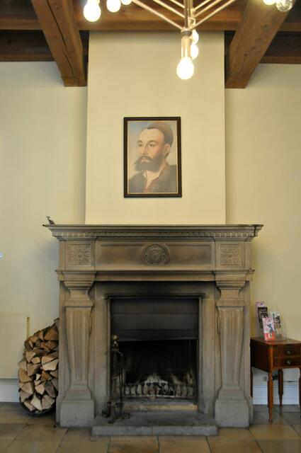 Der Fugger über dem alten Kamin gehört aber nicht zur Ausstellung. Der hängt da immer. | Foto: Daniela Somers