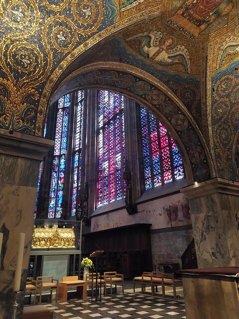 Im Vordergrund die schönen harmonischen Farben der Mosaiken | Foto: sigischlottke