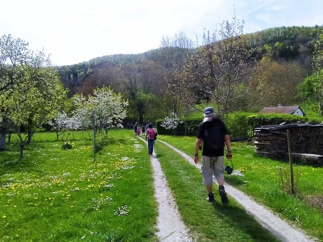 Der Wanderweg führt durch beschauliche Landschaft.  | Foto: sigischlottke