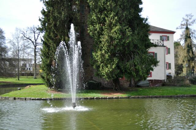 Schlosspark Eichtersheim (Angelbachtal). Springbrunnen im Park. Der Park wird auch für Veranstaltungen genutzt.
 | Foto: Daniela Somers