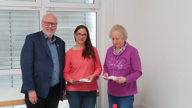 25 Jahre Jubilare
KV Vors. B. Löffler mit Cora Kraus, Sylvia Dirschwigl | Foto: RH