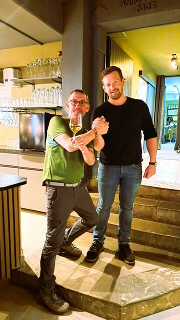 Florian Robert (der Chef des Hauses) mit Organisator Jacky. | Foto: Isolde Reitz