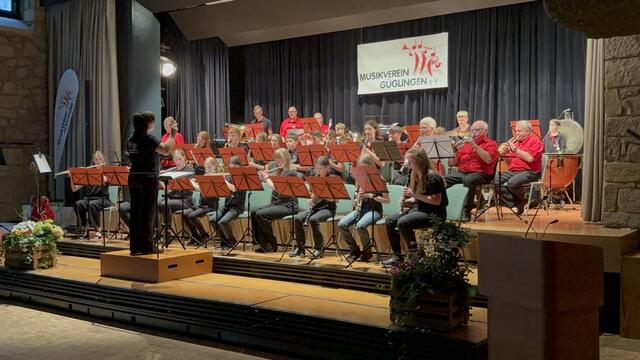 Zusammen mit den Musikern der Ü50-Gruppe präsentierte die Jugendkapelle ihr Können bei Marsch-Rhythmen. | Foto: MVG