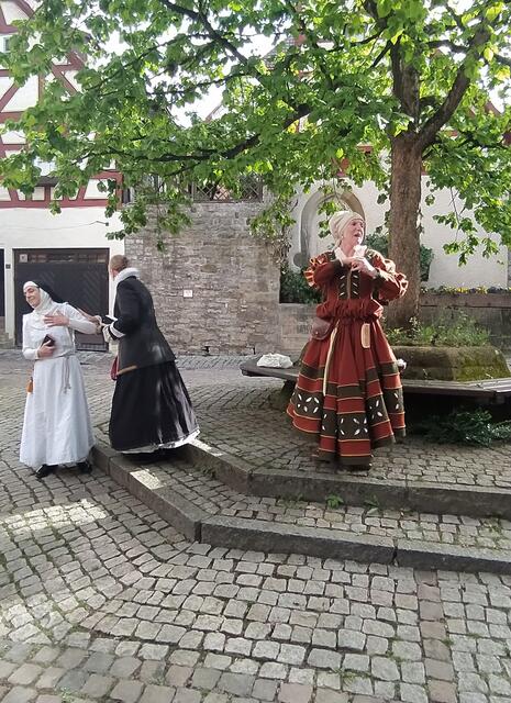 Hier geht's mit den unterschiedlichen Meinungen drunter und drüber - köstlich und amüsant.  | Foto: sigischlottke